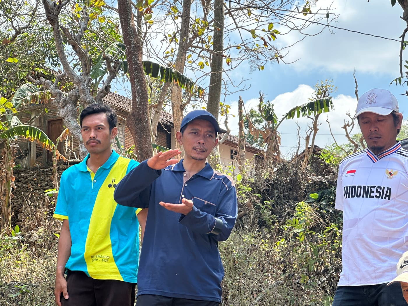 Peternak berkumpul dalam kegiatan kelompok